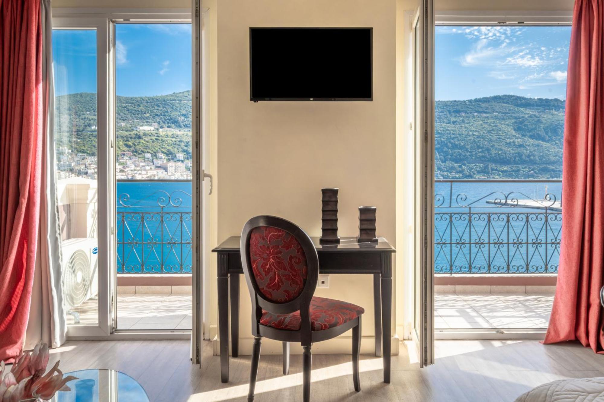 Samos City Hotel Екстериор снимка