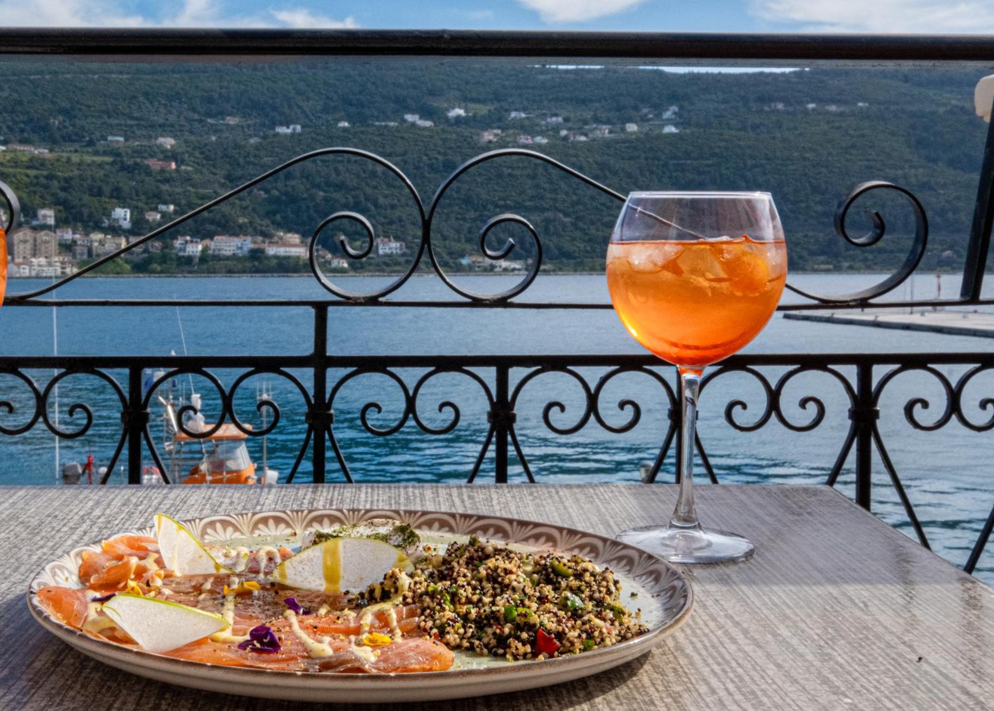 Samos City Hotel Екстериор снимка
